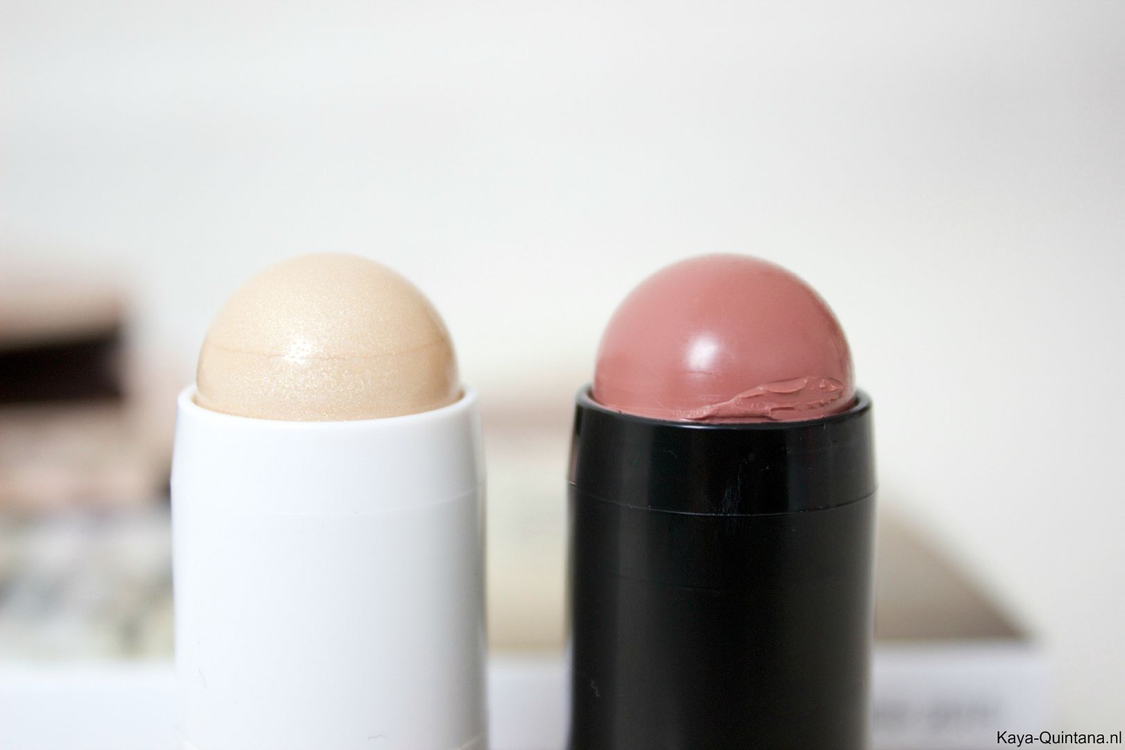 Hema blush en highlighter stick KayaQuintana.nl